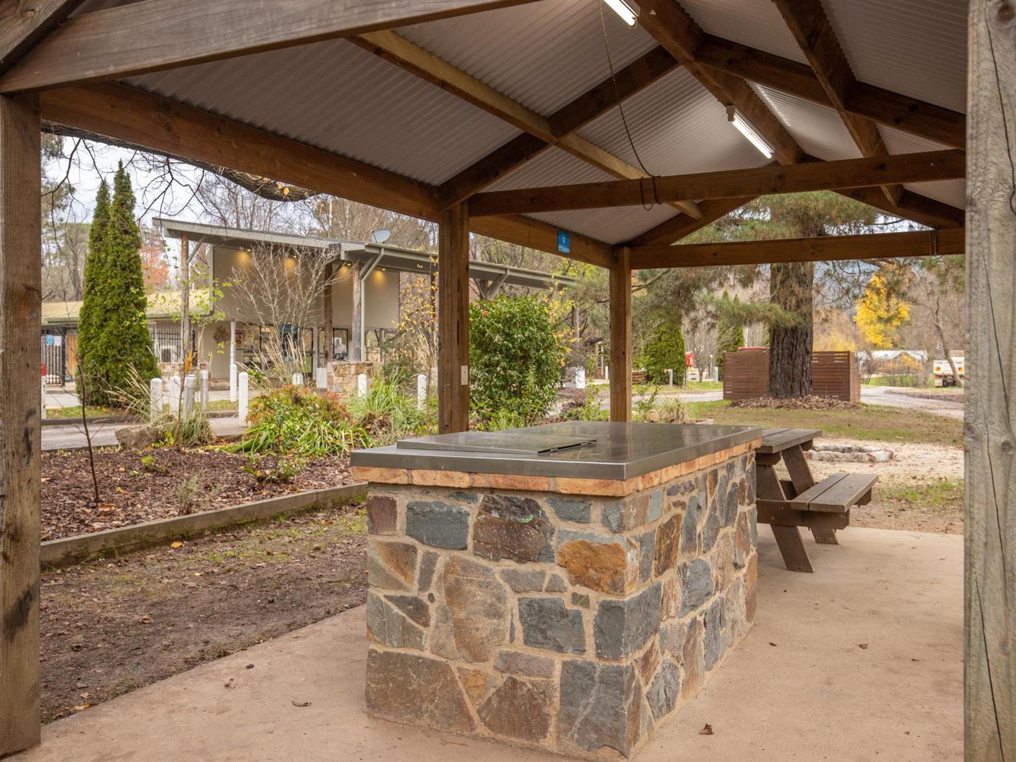Nrma Bright Holiday Park Bagian luar foto