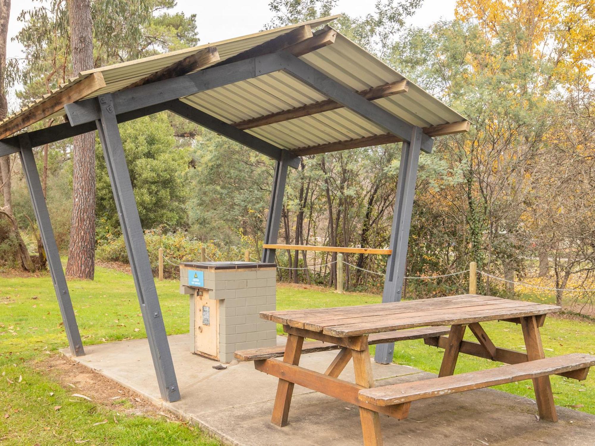 Nrma Bright Holiday Park Bagian luar foto