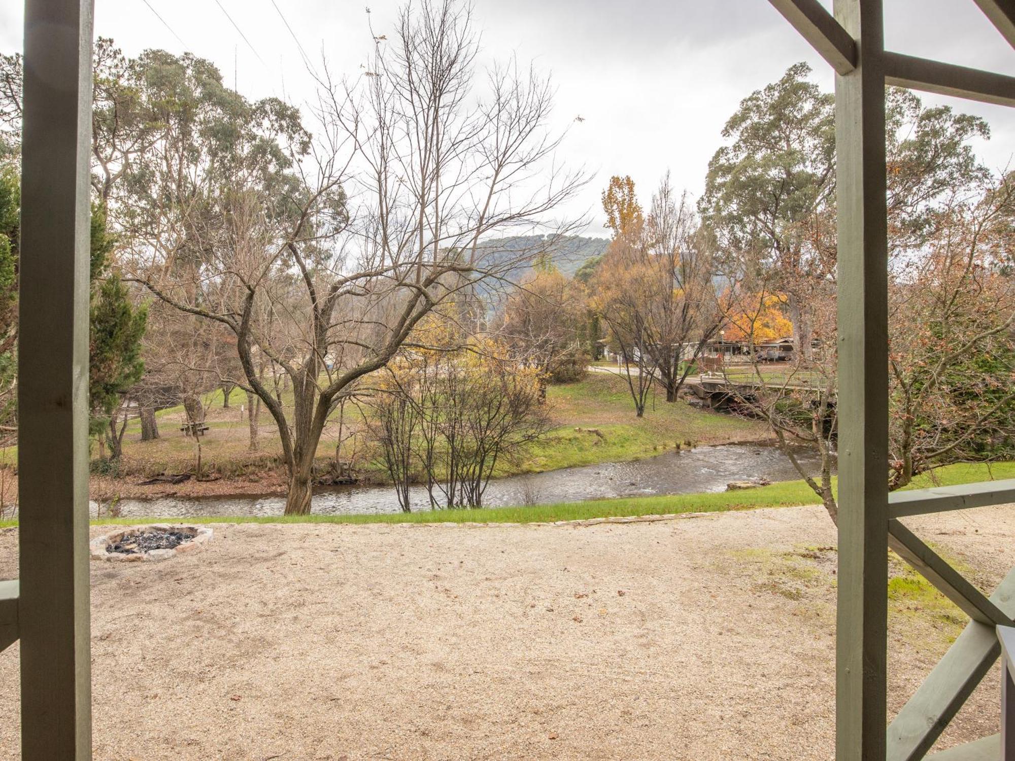Nrma Bright Holiday Park Bagian luar foto
