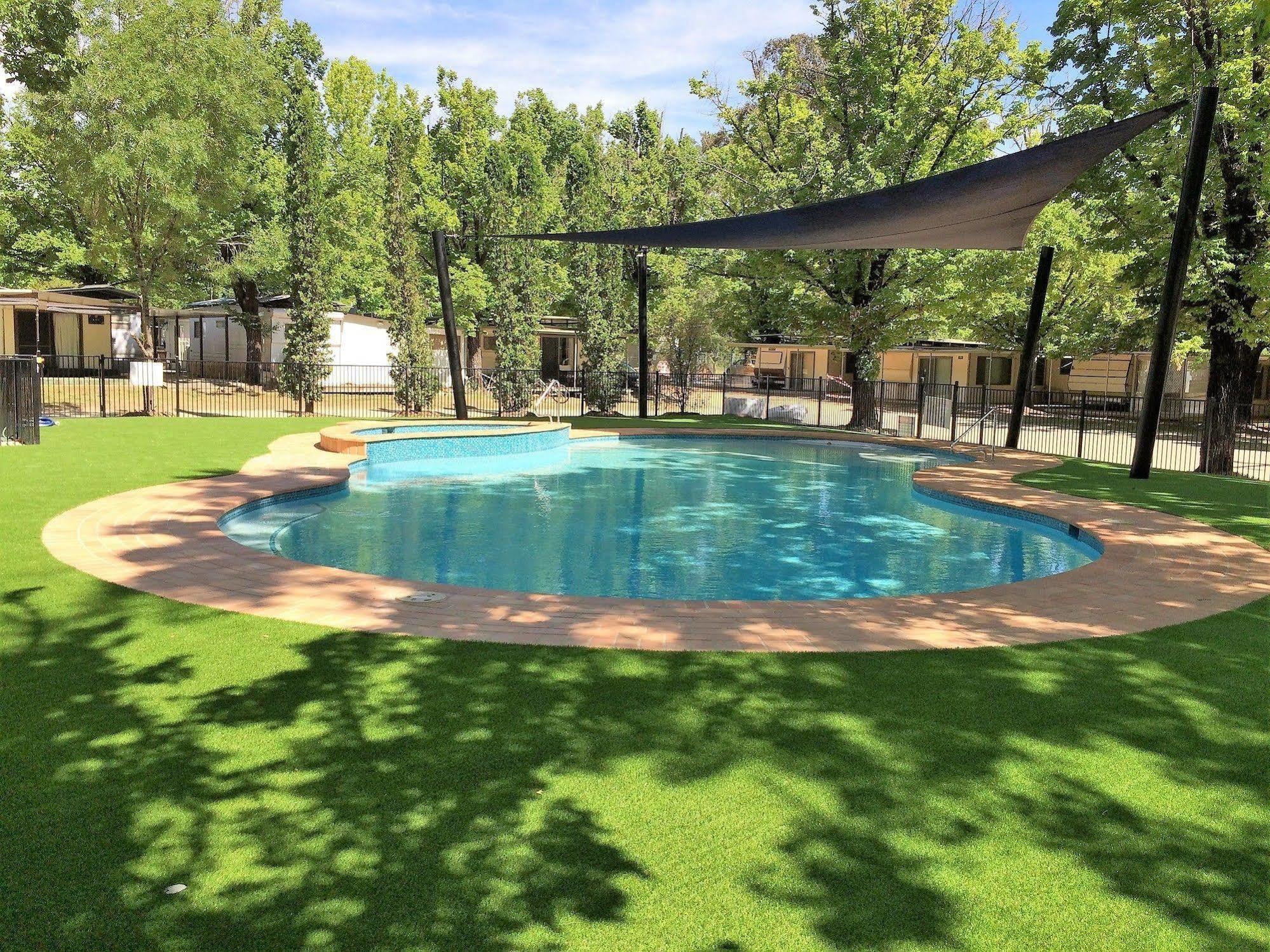 Nrma Bright Holiday Park Bagian luar foto